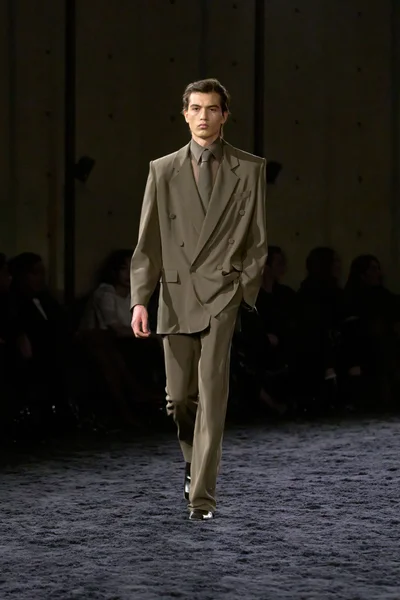 Look 37